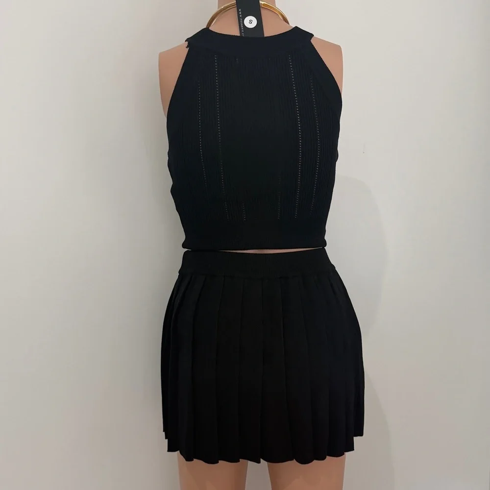 Elegant Black Skirt Set with Gold Accents - Picture 5 of 10